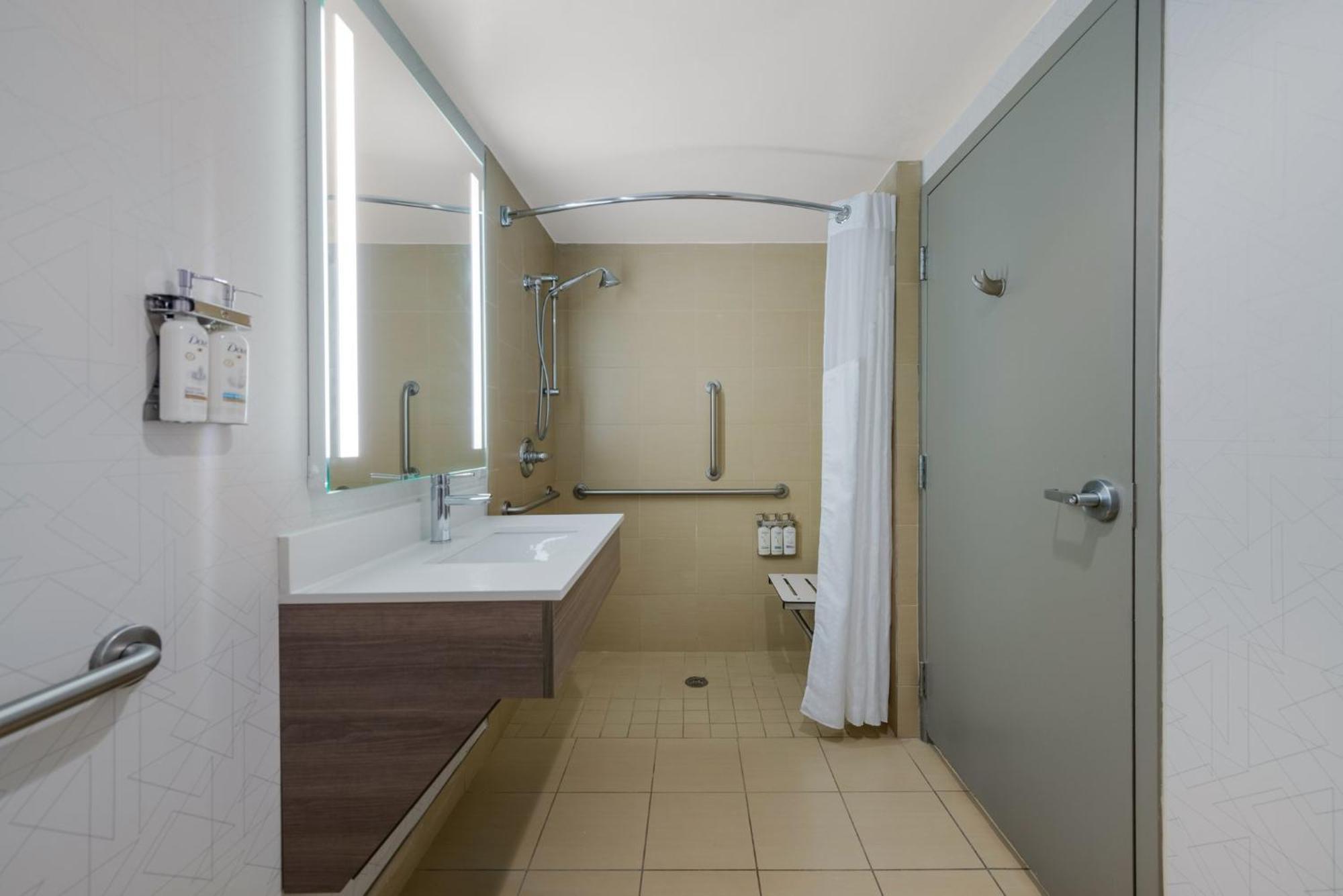 Holiday Inn Express Hotels- Hampton By Ihg Exterior foto