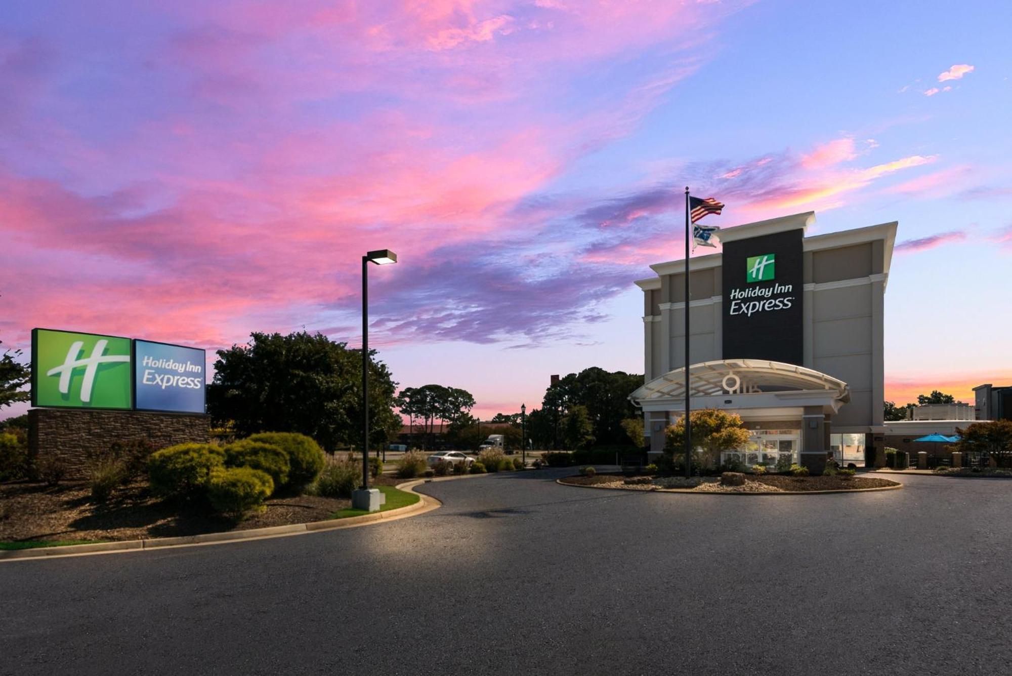 Holiday Inn Express Hotels- Hampton By Ihg Exterior foto